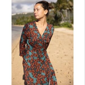 🖤NWOT🔺DAVID SHEPARD HAWAII
Kamehameha Butterflies Midi Wrap Dress